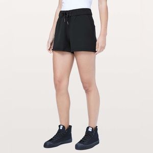 Lululemon On the Fly short